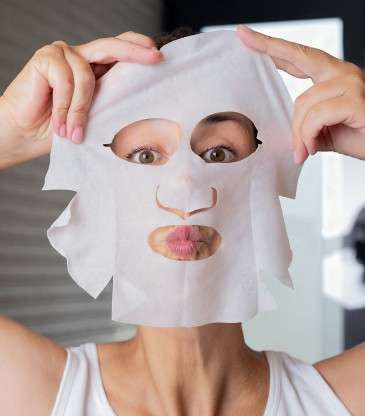 Masque bio-cellulose anti-âge violet