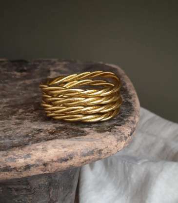 Bracelet bouddhiste torsadé épais or