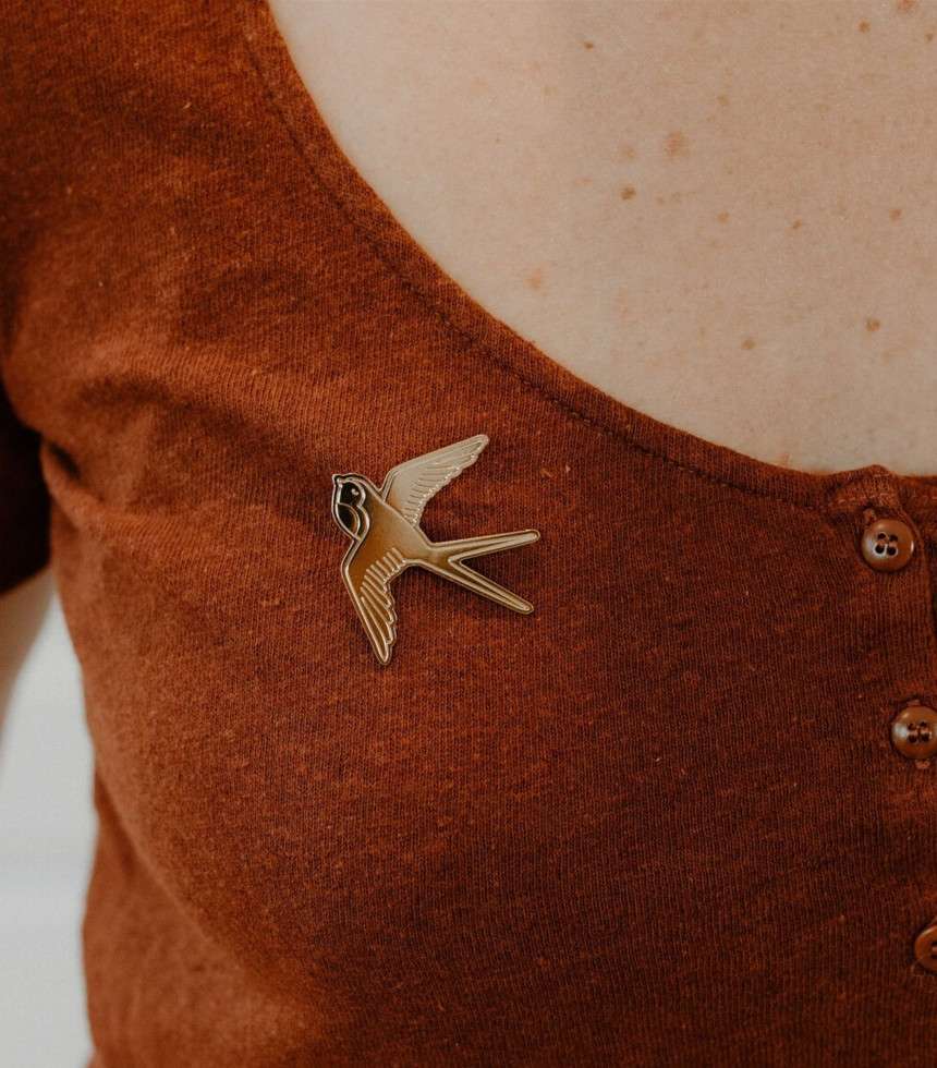 Broche laiton doré Hirondelle