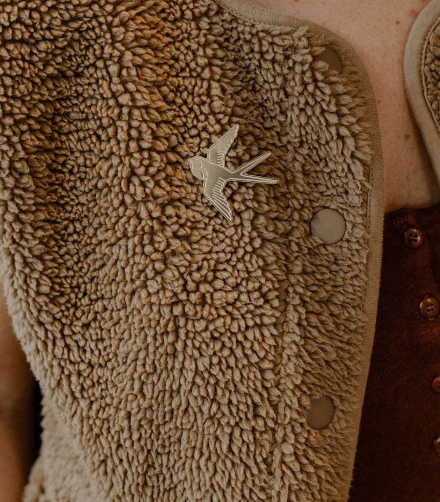 Broche laiton doré Hirondelle