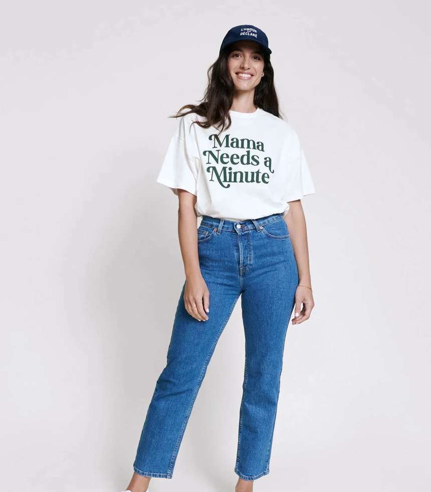 T-shirt Mama needs a minute blanc