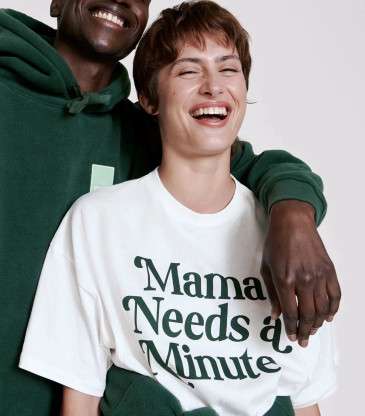 T-shirt Mama needs a minute blanc
