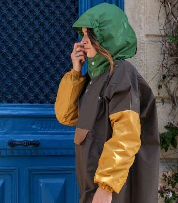 Poncho de pluie court kaki