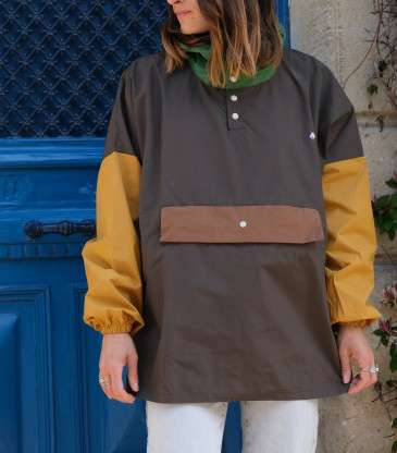 Poncho de pluie court kaki