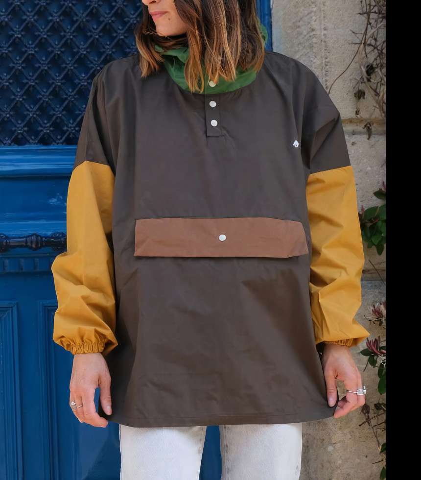 Poncho de pluie court kaki