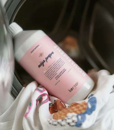 Lessive parfumée Méga Propre cèdre et rose 1 L