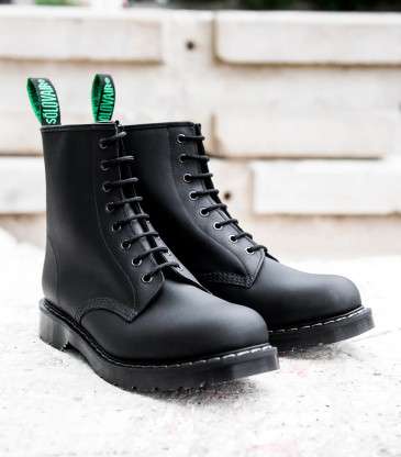 Boots Derby 8 œillets noir greasy