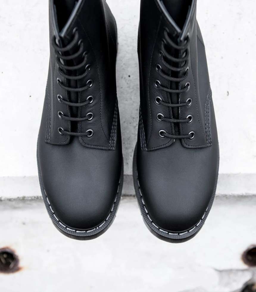 Boots Derby 8 œillets noir greasy