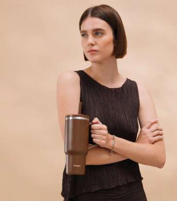 Mug isotherme avec anse chocolat 900 ml